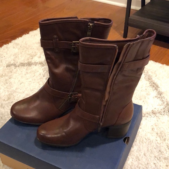 G.H. Bass & Co. Boots - Picture 3 of 9